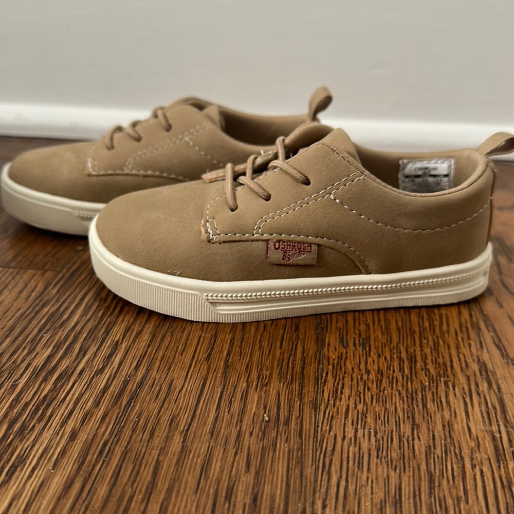 Osh Kosh toddler pull on shoe